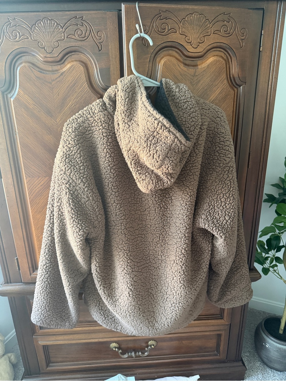 Cozy Teddy Sherpa Jacket - Reversible Brown & Black - Picture 4 of 4